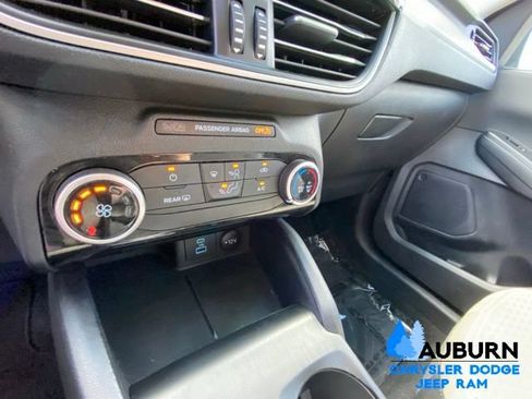 Used 2022 Ford Escape SE FWD image 34