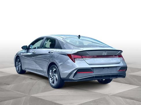 Used 2025 Hyundai Elantra Sport FWD image 6