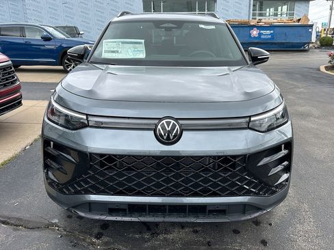 New 2025 Volkswagen Tiguan SE R-Line image 5