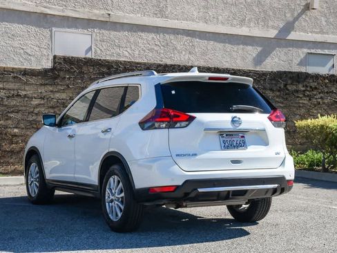 Used 2019 Nissan Rogue SV image 9