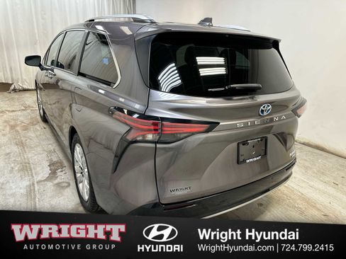 Used 2021 Toyota Sienna Platinum image 4