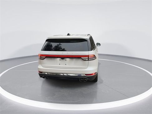 New 2026 Lincoln Aviator Premiere image 7