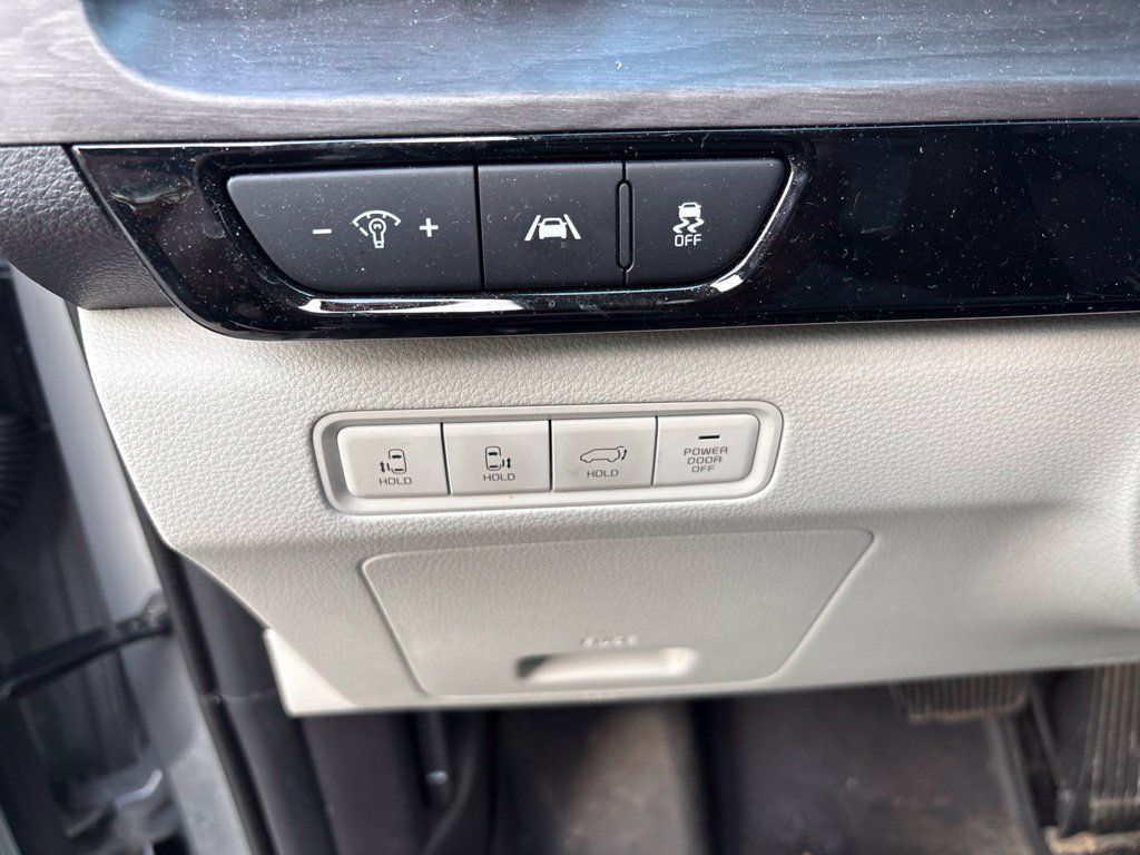 Certified 2024 Kia Carnival EX FWD image 21