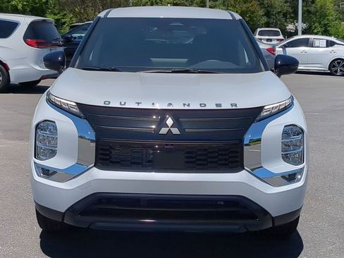New 2026 Mitsubishi Outlander LE FWD image 8