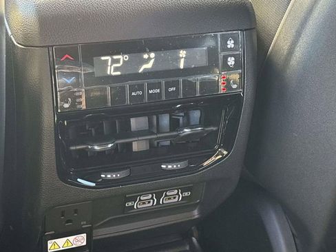 New 2025 Jeep Grand Cherokee L Limited w/ Luxury Tech Group II AWD/4WD image 22