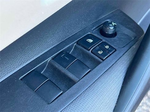 Used 2022 Toyota Corolla LE image 19