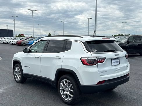 Used 2024 Jeep Compass Latitude AWD/4WD image 5