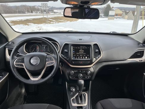 Used 2017 Jeep Cherokee Latitude w/ Cold Weather Group image 15