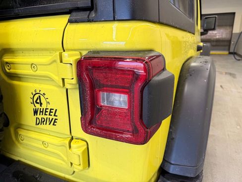 Used 2024 Jeep Wrangler Unlimited image 5