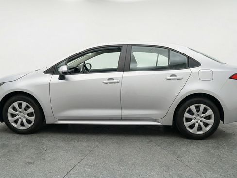 Used 2025 Toyota Corolla LE image 5
