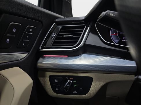 Certified 2025 Audi Q5 2.0T Premium Plus w/ Premium Plus Package image 26