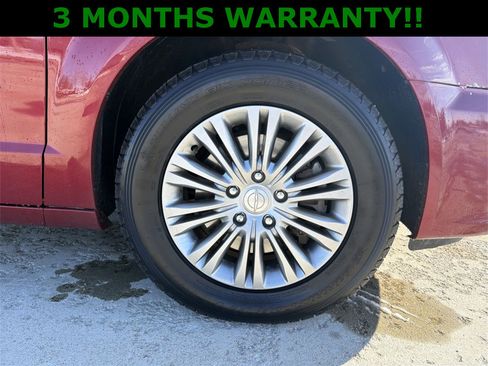 Used 2016 Chrysler Town & Country Touring-L image 10