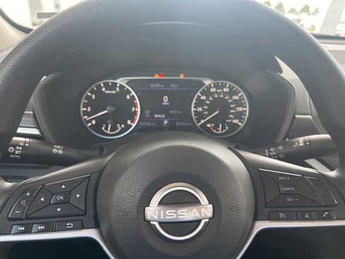 Used 2024 Nissan Altima 2.5 SV image 11