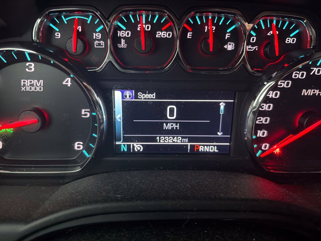 Used 2018 Chevrolet Suburban LT AWD/4WD image 26