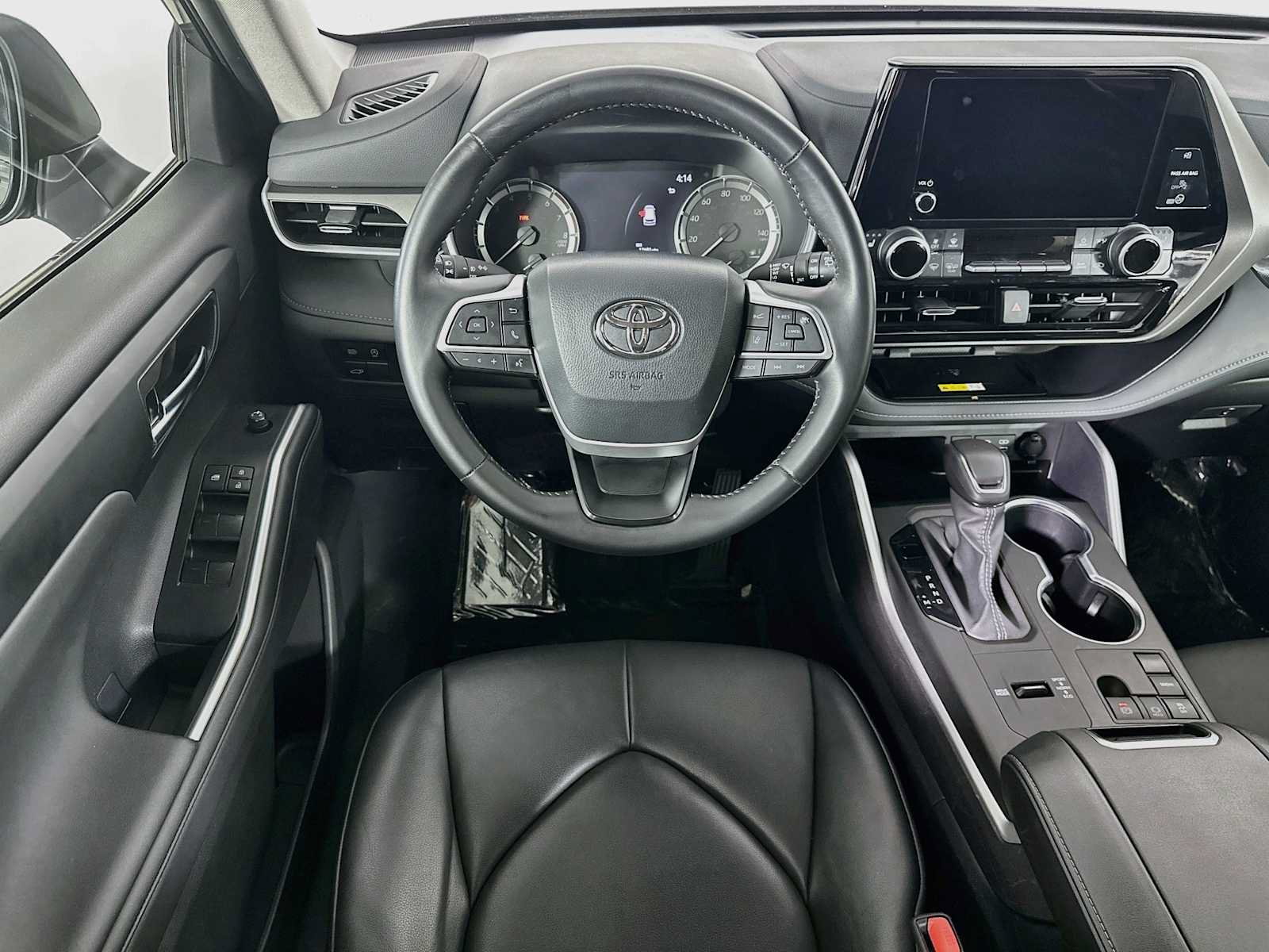 Used 2024 Toyota Highlander XLE FWD image 20