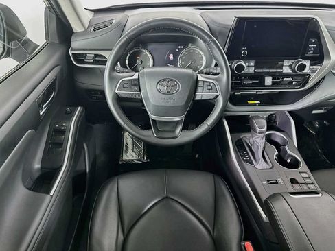 Used 2024 Toyota Highlander XLE FWD image 20