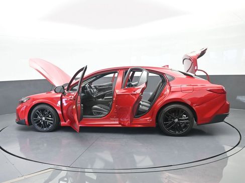 Used 2025 Toyota Camry SE w/ Multimedia Upgrade Package image 71