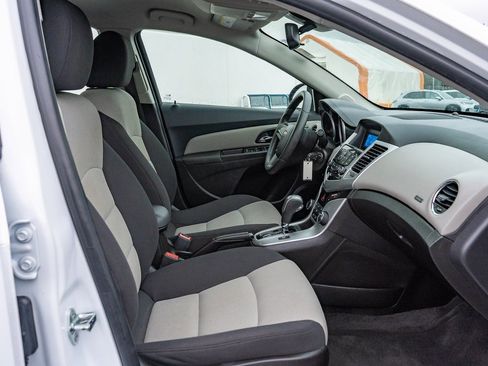 Used 2016 Chevrolet Cruze LS image 13