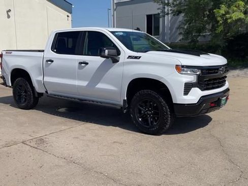 Used 2026 Chevrolet Silverado 1500 LT Trail Boss w/ LT Trail Boss Premium Package AWD/4WD image 2