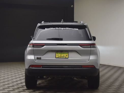New 2025 Jeep Grand Cherokee Limited AWD/4WD image 12