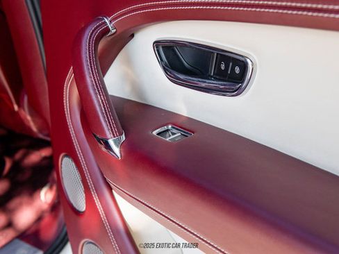 Used 2019 Bentley Bentayga image 40