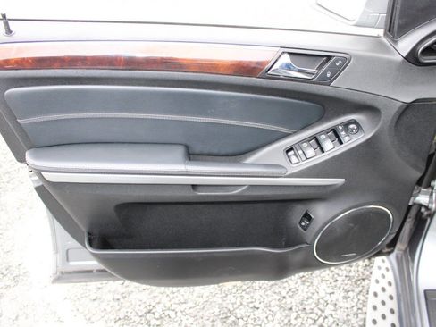 Used 2012 Mercedes-Benz GL 550 4MATIC image 25