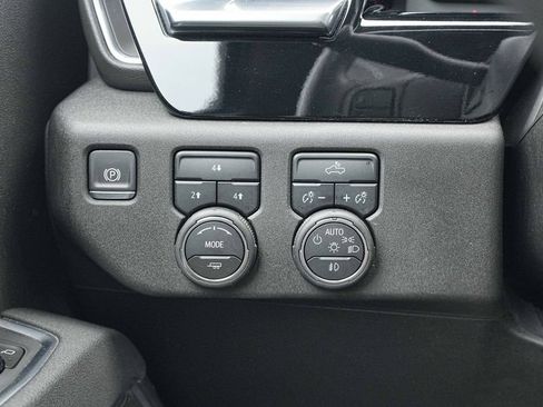 Used 2025 Chevrolet Silverado 2500 LT w/ Convenience Package AWD/4WD image 36