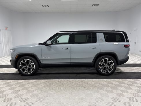 Used 2024 Rivian R1S Adventure AWD/4WD image 2