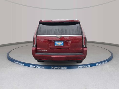 Used 2016 Cadillac Escalade Premium AWD/4WD image 5