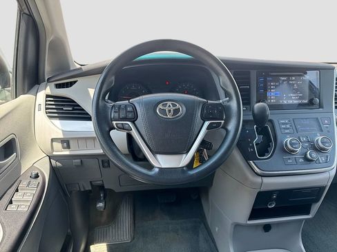 Used 2015 Toyota Sienna LE FWD image 17