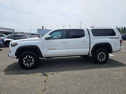 Used 2023 Toyota Tacoma TRD Off-Road w/ Technology Package AWD/4WD image 5