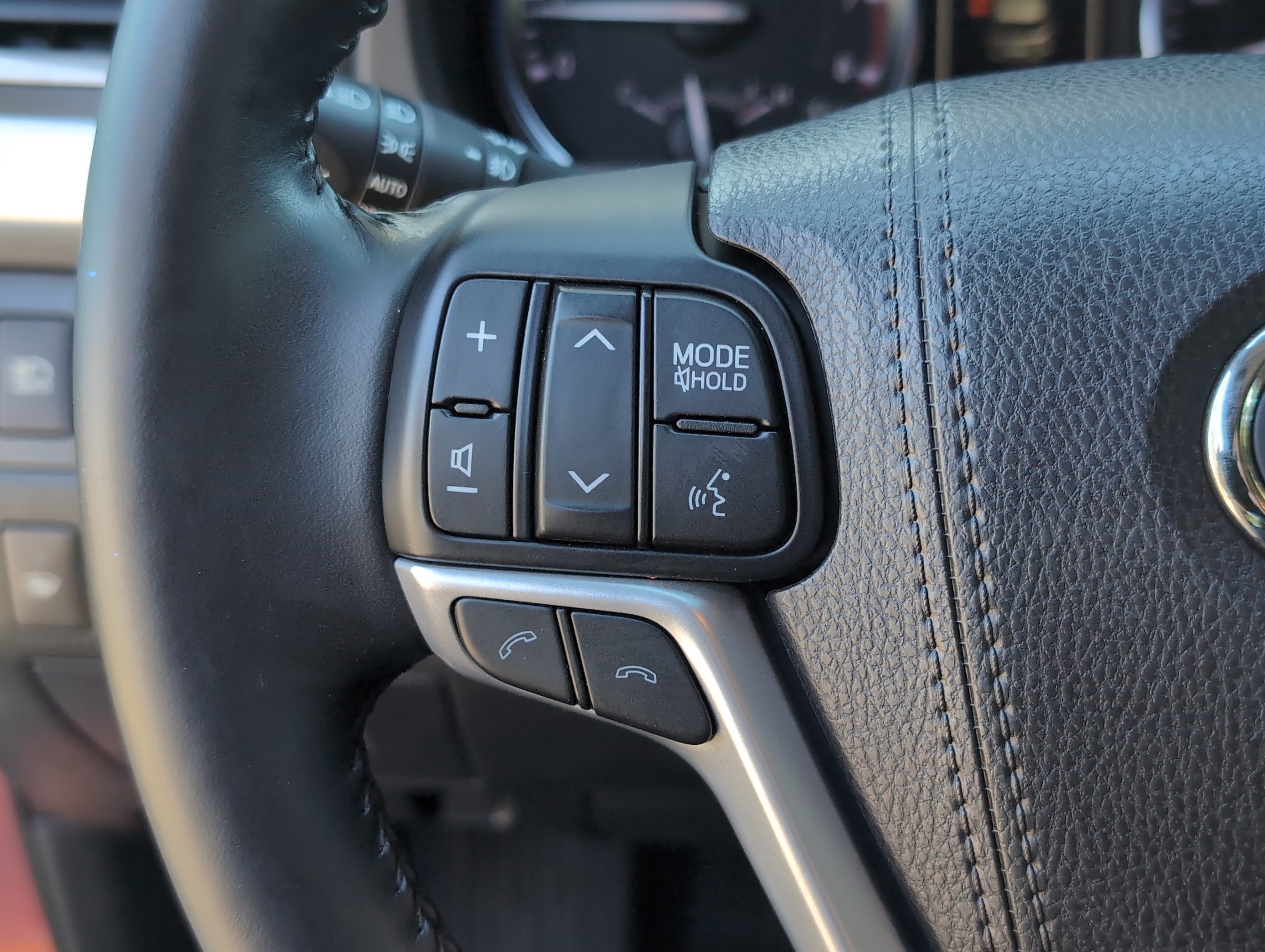 Used 2018 Toyota Highlander SE AWD/4WD image 19