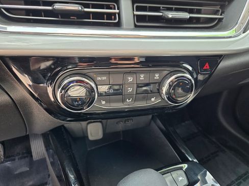 Used 2025 Chevrolet Trax LT w/ Driver Confidence Package image 24