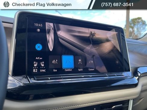 Used 2025 Volkswagen Atlas SE image 40