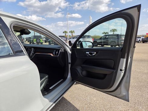 Used 2024 Volvo S60 B5 Plus image 17