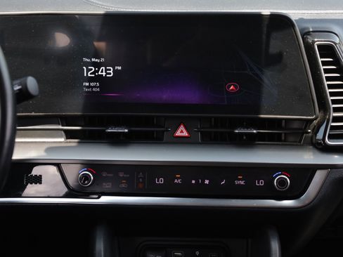 Used 2024 Kia Sportage EX FWD image 7