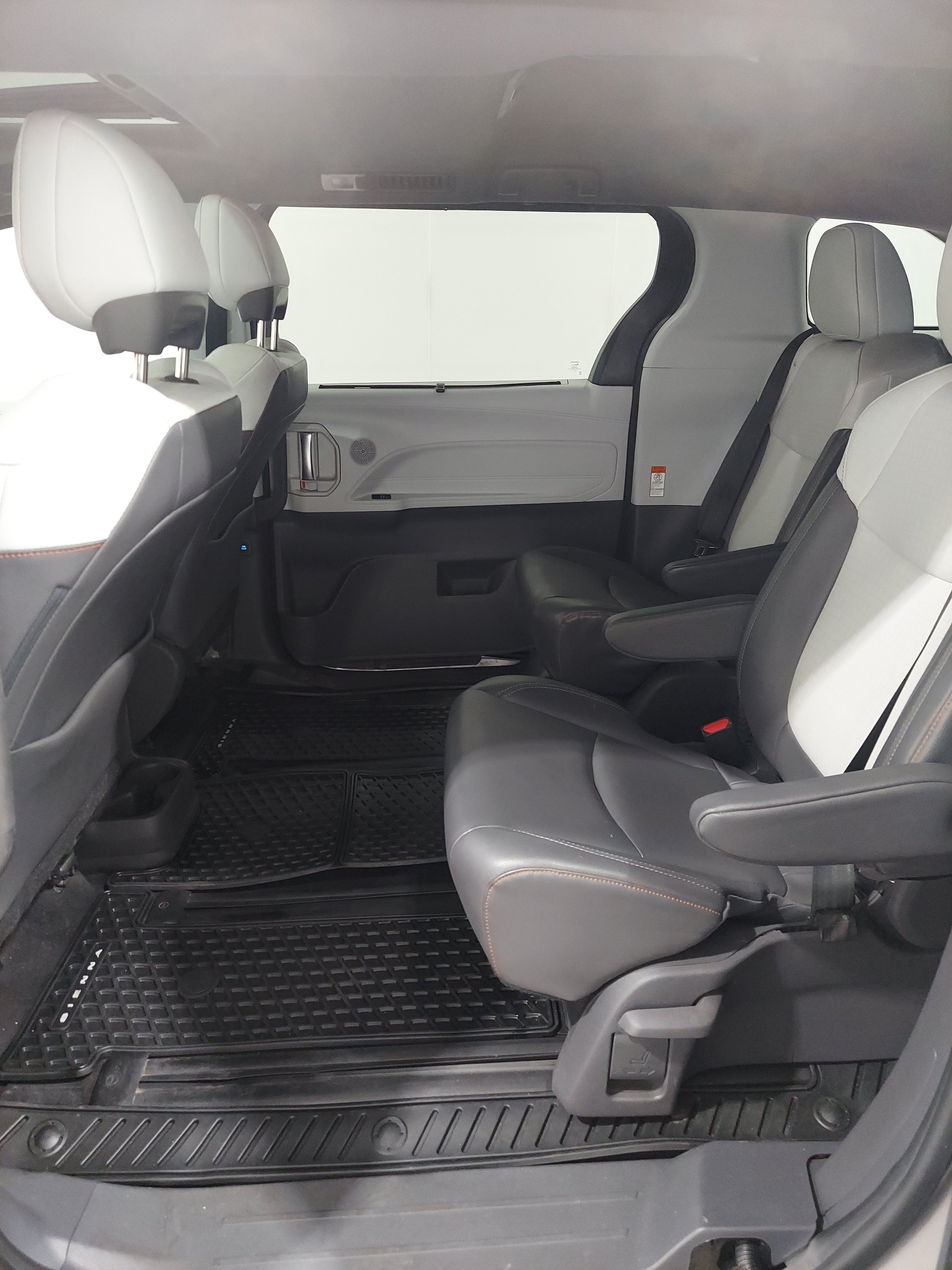Used 2021 Toyota Sienna XSE FWD image 12