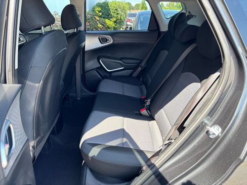 Used 2025 Kia Soul LX w/ LX Technology Package FWD image 23