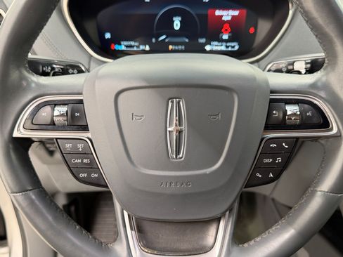 Used 2019 Lincoln Nautilus Reserve FWD image 11