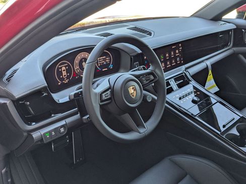 New 2025 Porsche Panamera image 4