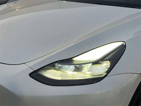 Used 2024 Tesla Model Y Performance image 7