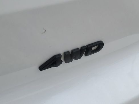 Used 2023 Nissan Pathfinder SV image 6