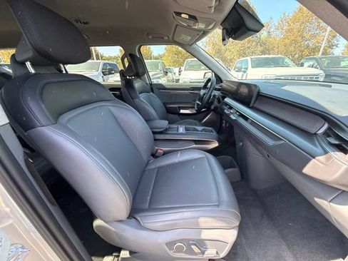 Used 2024 Kia EV9 Light Long Range RWD image 8