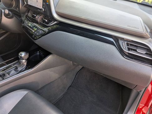 Used 2020 Toyota C-HR Limited FWD image 11