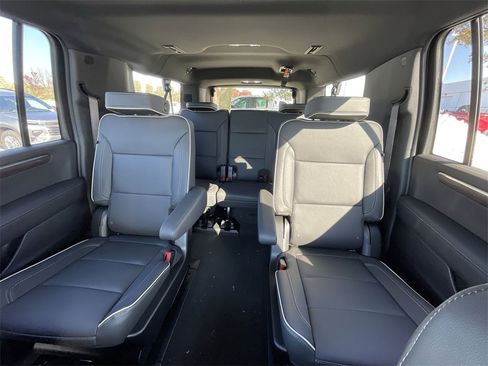 New 2026 Chevrolet Suburban Premier image 24