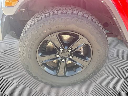 Used 2023 Jeep Wrangler Unlimited Sahara AWD/4WD image 35