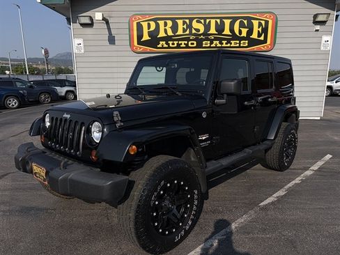 Used 2013 Jeep Wrangler Unlimited Sahara w/ Connectivity Group AWD/4WD image 1