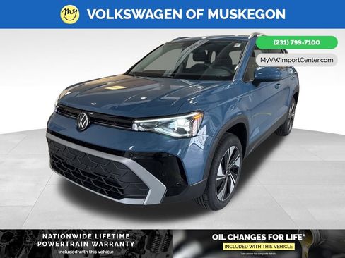 New 2026 Volkswagen Taos SE image 3