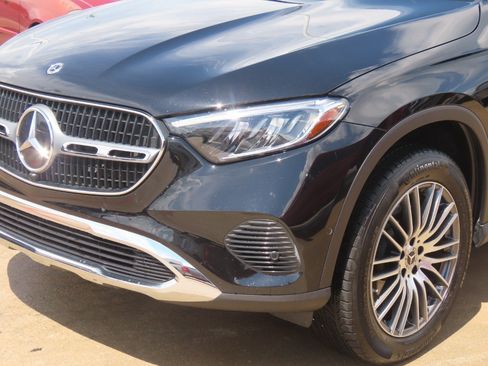 Used 2025 Mercedes-Benz GLC 300 image 3