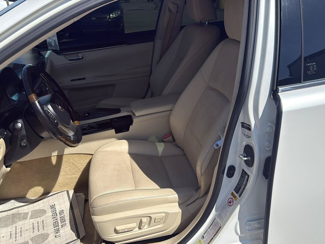 Used 2015 Lexus ES 350 w/ Luxury Package FWD image 9